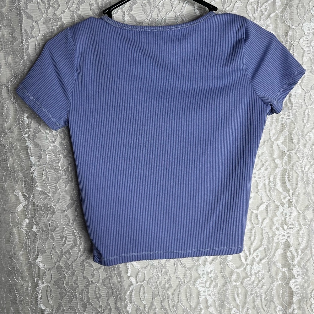 Hollister Lavender Baby Tee Crop Top - Picture 4 of 4